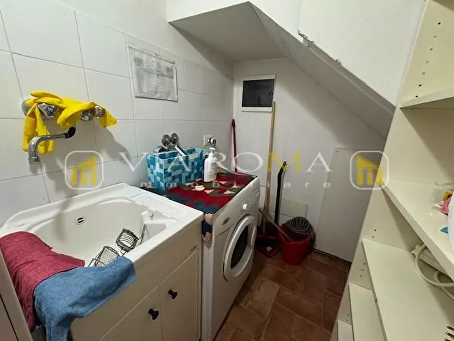 Immagine 13 di Appartamento in vendita  a Lucca