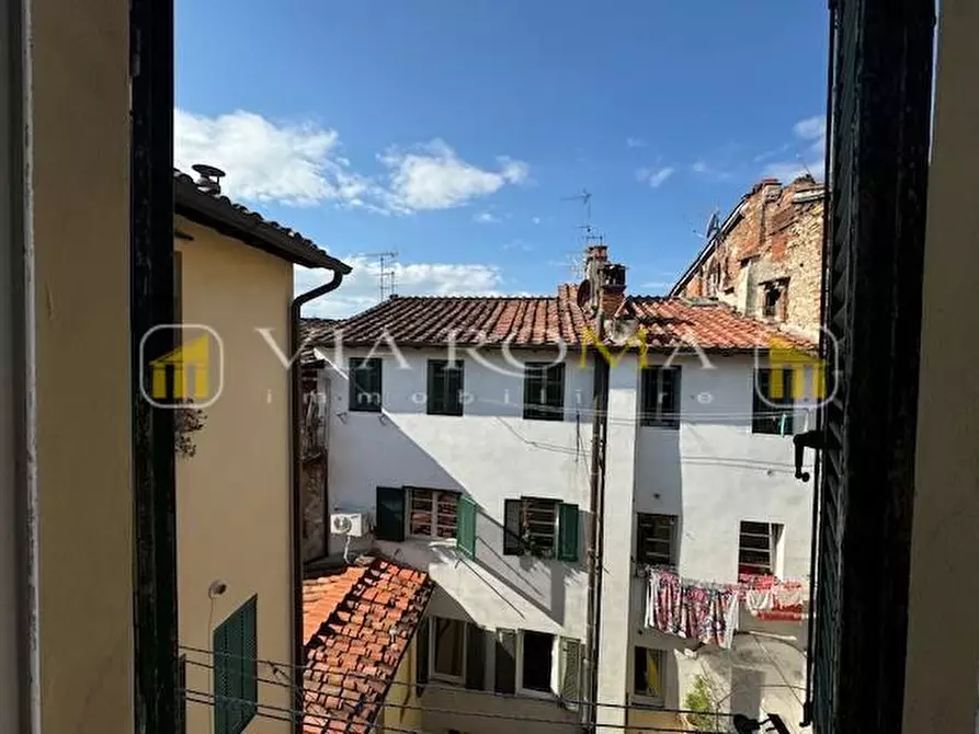 Immagine 6 di Appartamento in vendita  a Lucca