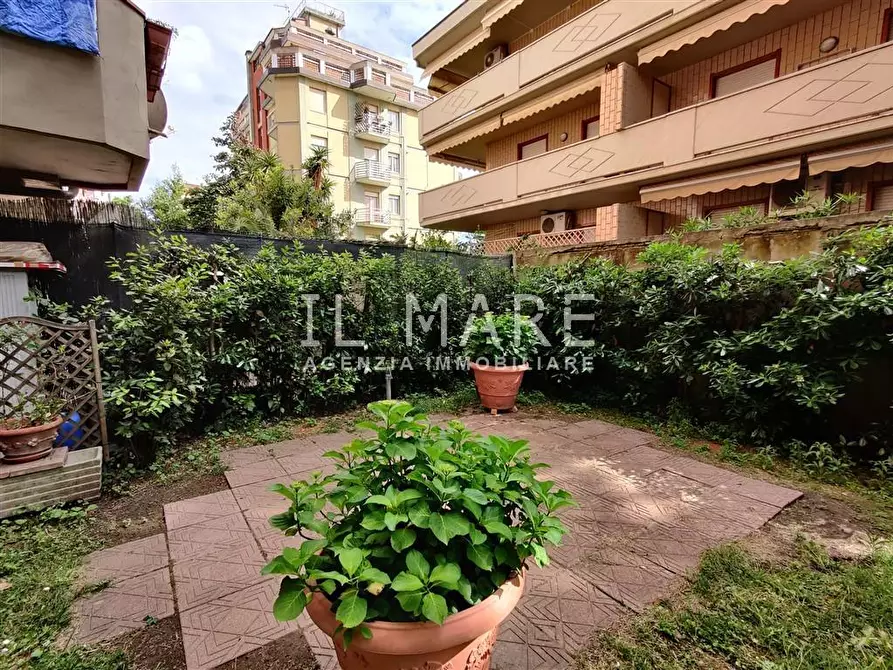 Immagine 2 di Appartamento in vendita  a Massa