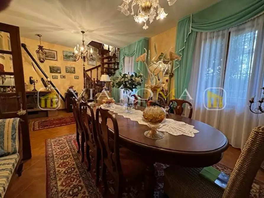 Immagine 3 di Villa in vendita  a Pescaglia