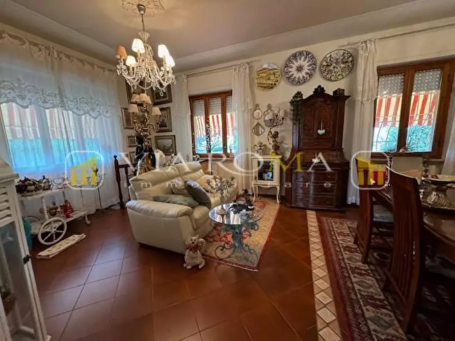 Immagine 12 di Villa in vendita  a Pescaglia