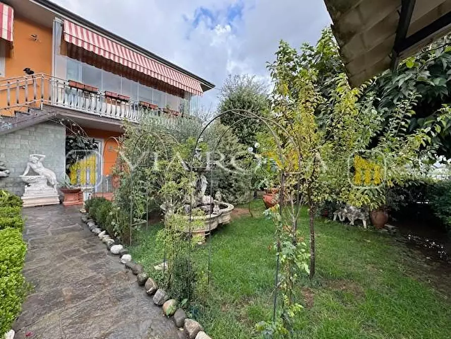 Immagine 21 di Villa in vendita  a Pescaglia
