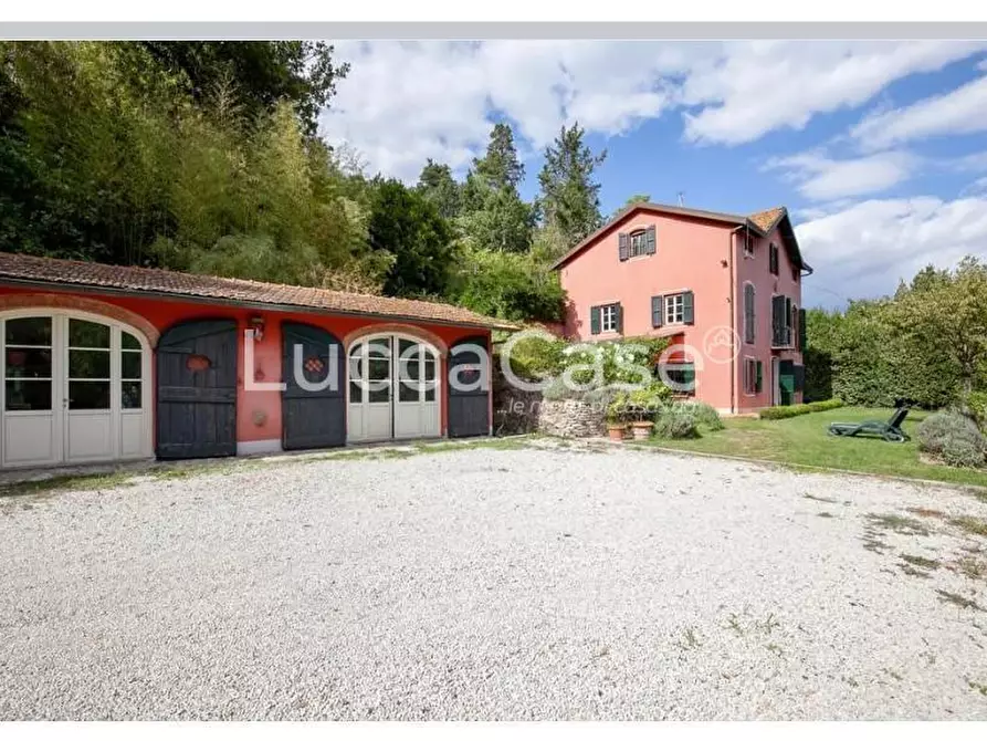 Immagine 26 di Villa in vendita  a Lucca