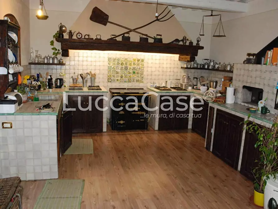 Immagine 2 di Villa in vendita  a Lucca