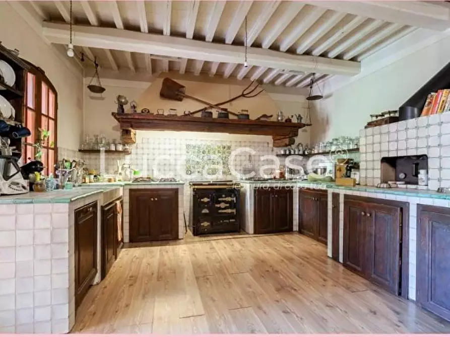 Immagine 33 di Villa in vendita  a Lucca