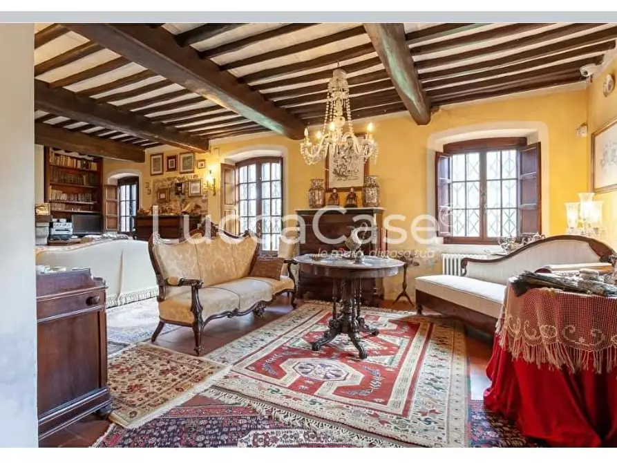 Immagine 51 di Villa in vendita  a Lucca