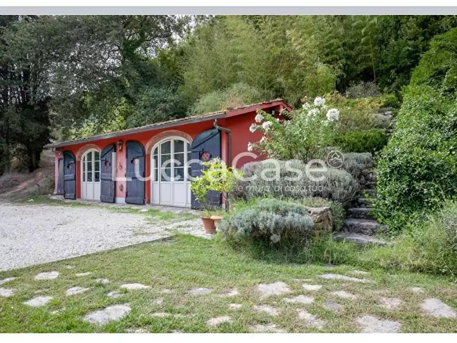 Immagine 22 di Villa in vendita  a Lucca