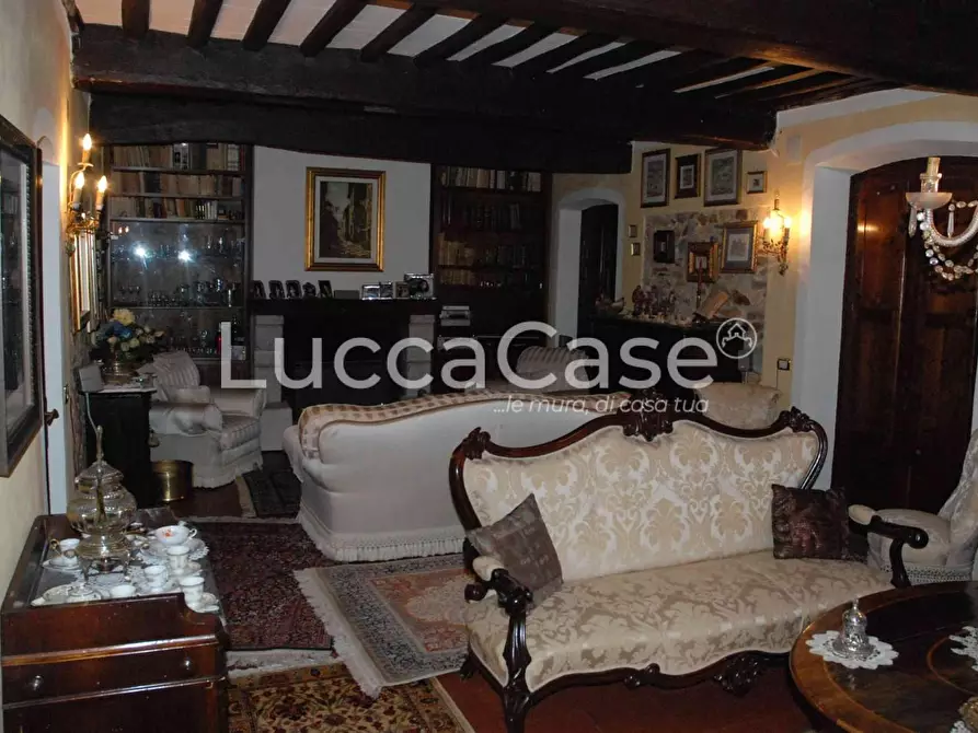 Immagine 5 di Villa in vendita  a Lucca