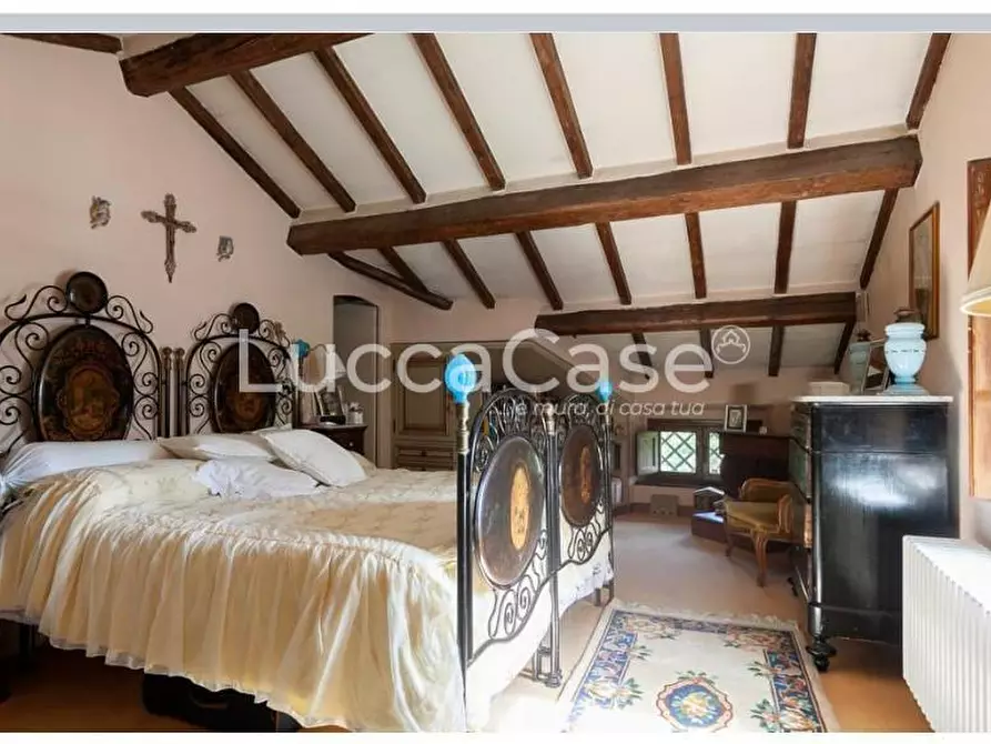 Immagine 23 di Villa in vendita  a Lucca