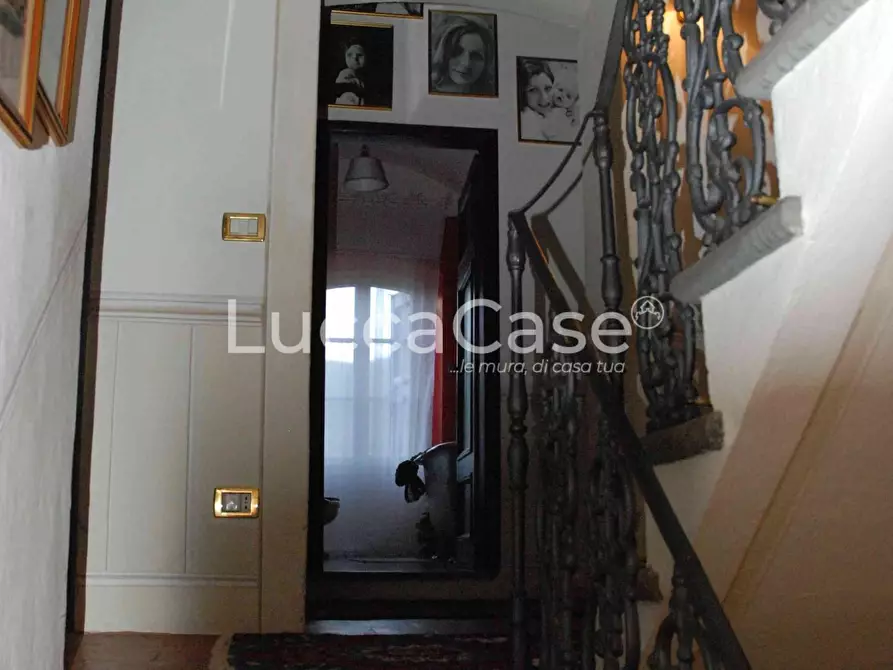 Immagine 8 di Villa in vendita  a Lucca