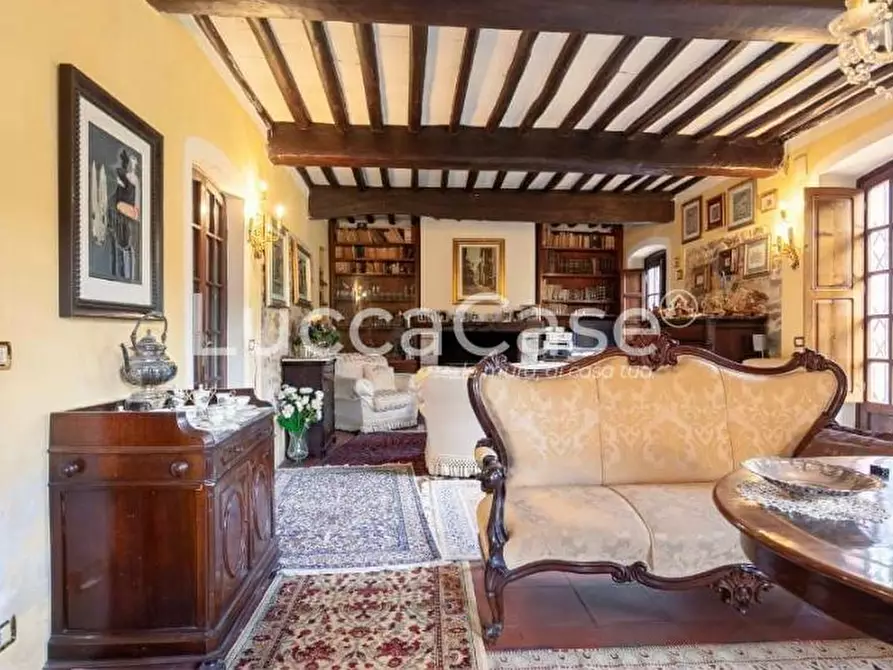 Immagine 37 di Villa in vendita  a Lucca