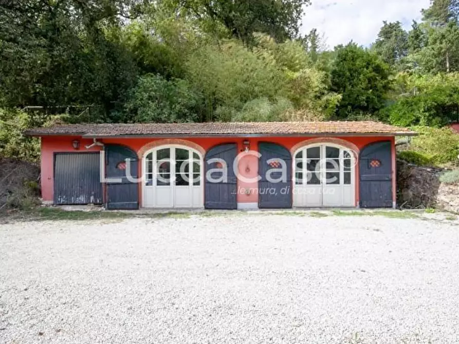 Immagine 21 di Villa in vendita  a Lucca