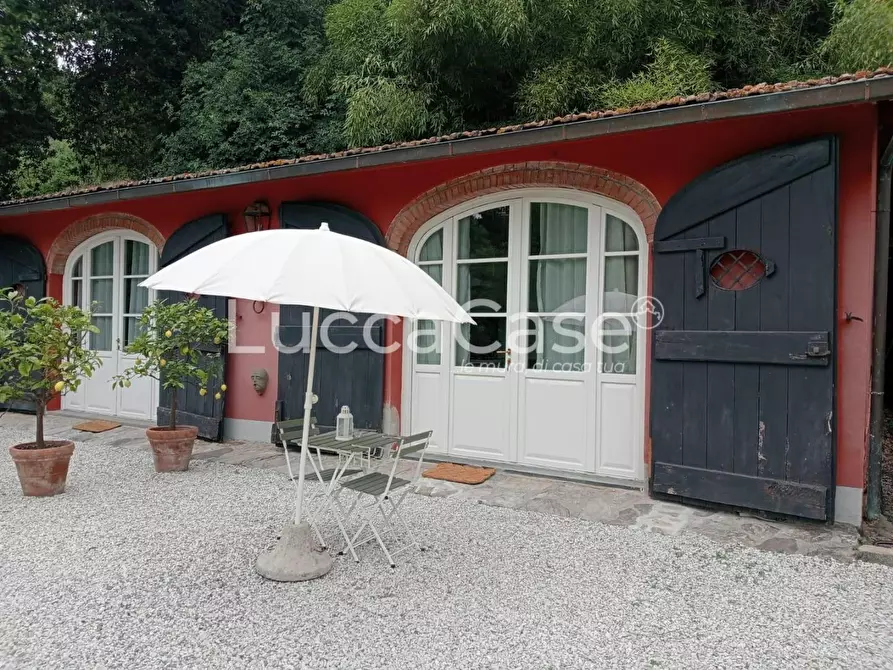 Immagine 19 di Villa in vendita  a Lucca