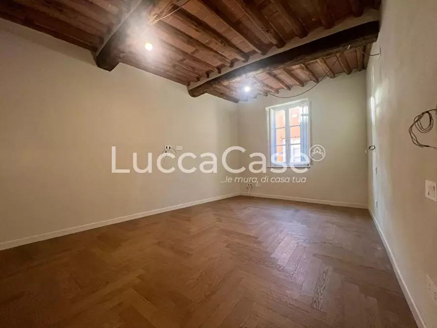 Immagine 5 di Appartamento in vendita  a Lucca