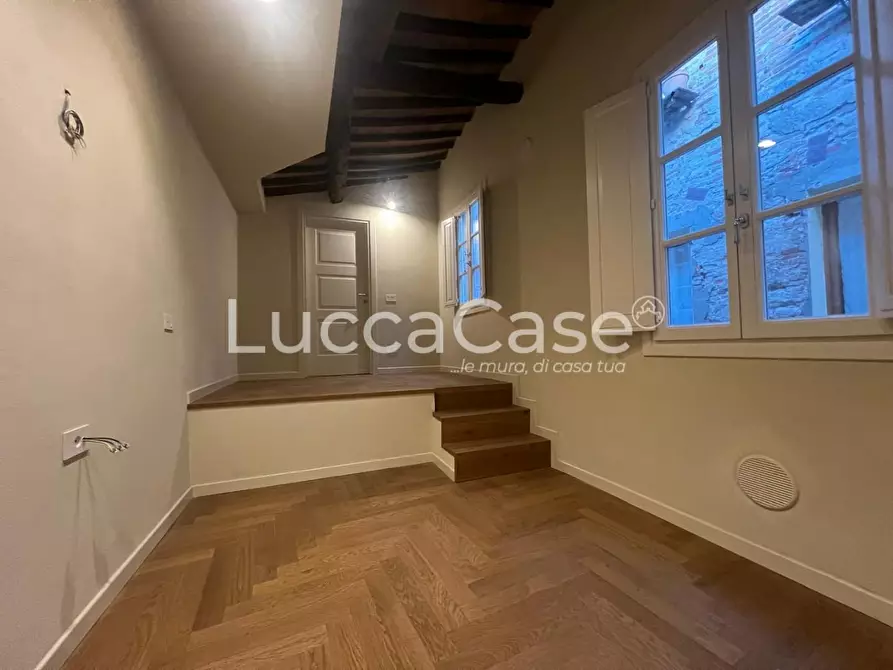 Immagine 15 di Appartamento in vendita  a Lucca