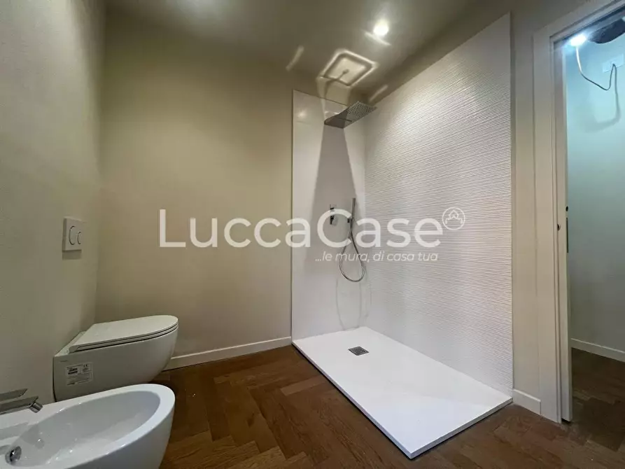 Immagine 8 di Appartamento in vendita  a Lucca