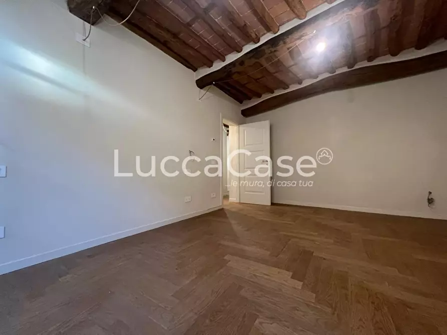 Immagine 6 di Appartamento in vendita  a Lucca