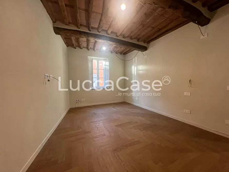 Immagine 7 di Appartamento in vendita  a Lucca