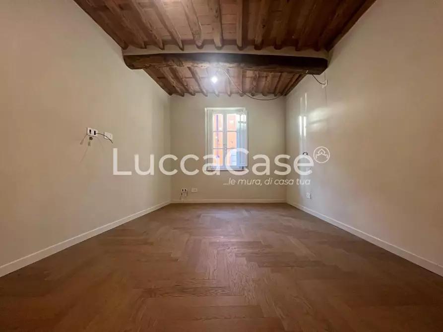 Immagine 3 di Appartamento in vendita  a Lucca