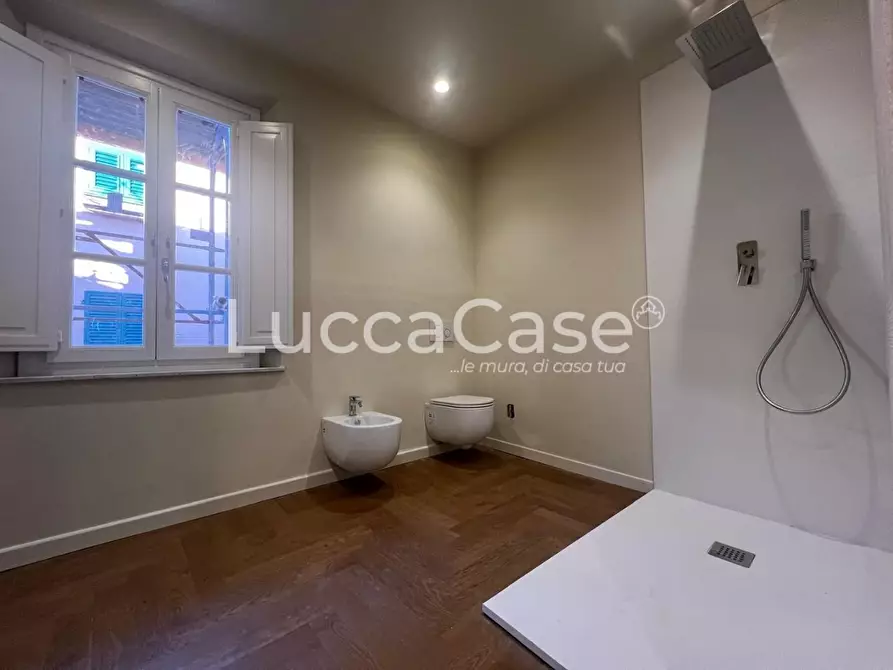 Immagine 4 di Appartamento in vendita  a Lucca