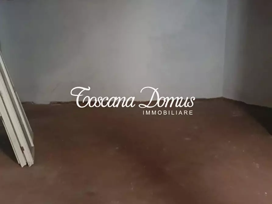 Immagine 3 di Locale commerciale in vendita  a Siena