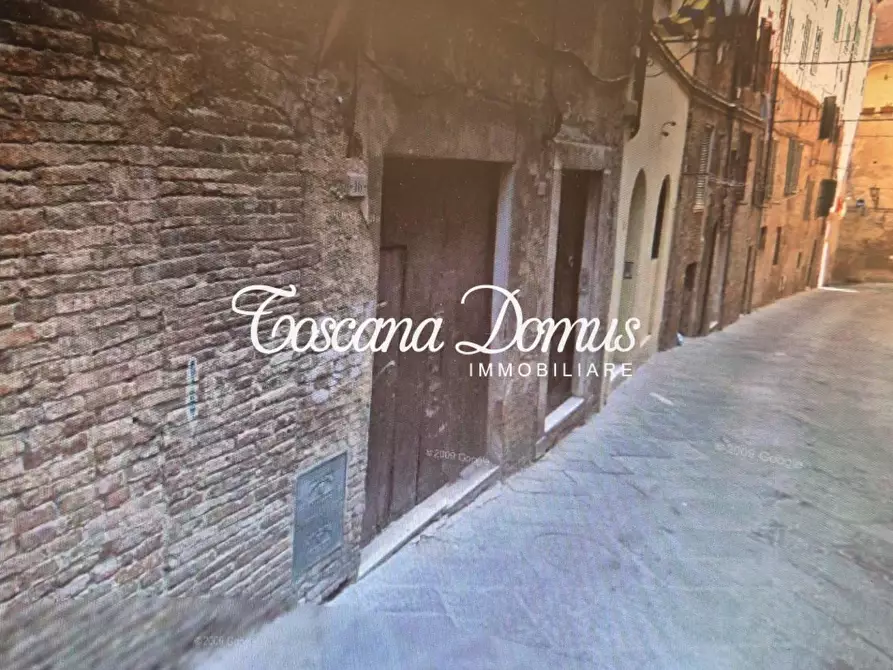 Immagine 2 di Locale commerciale in vendita  a Siena