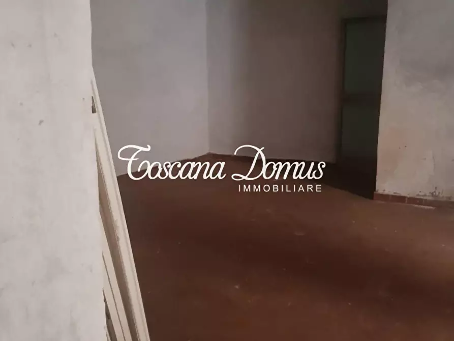 Immagine 4 di Locale commerciale in vendita  a Siena