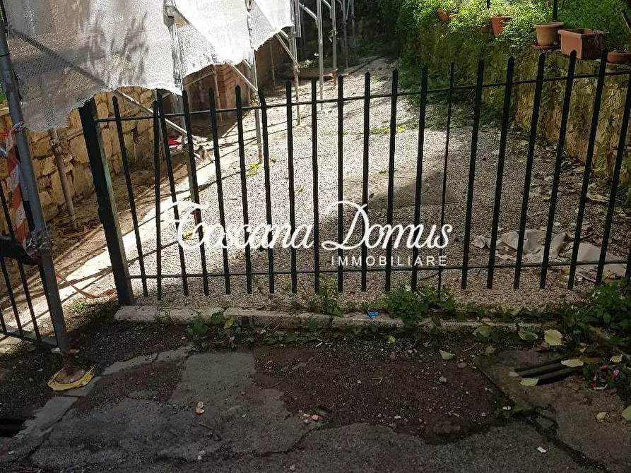 Immagine 2 di Appartamento in vendita  a Siena