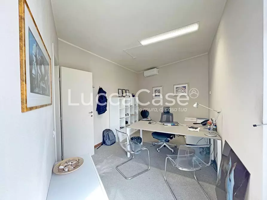 Immagine 5 di Ufficio in affitto  a Lucca