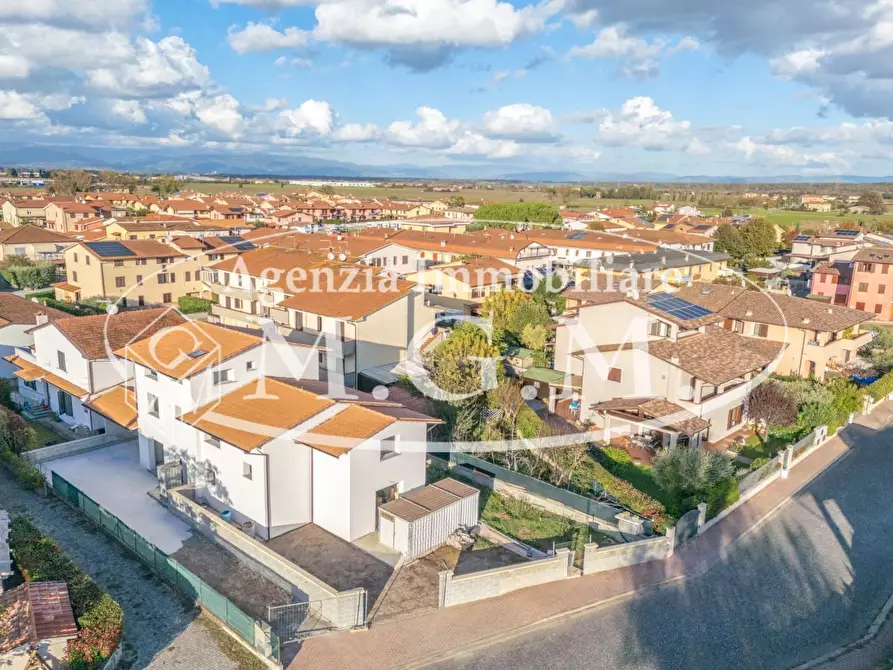 Immagine 2 di Casa bifamiliare in vendita  a Bientina