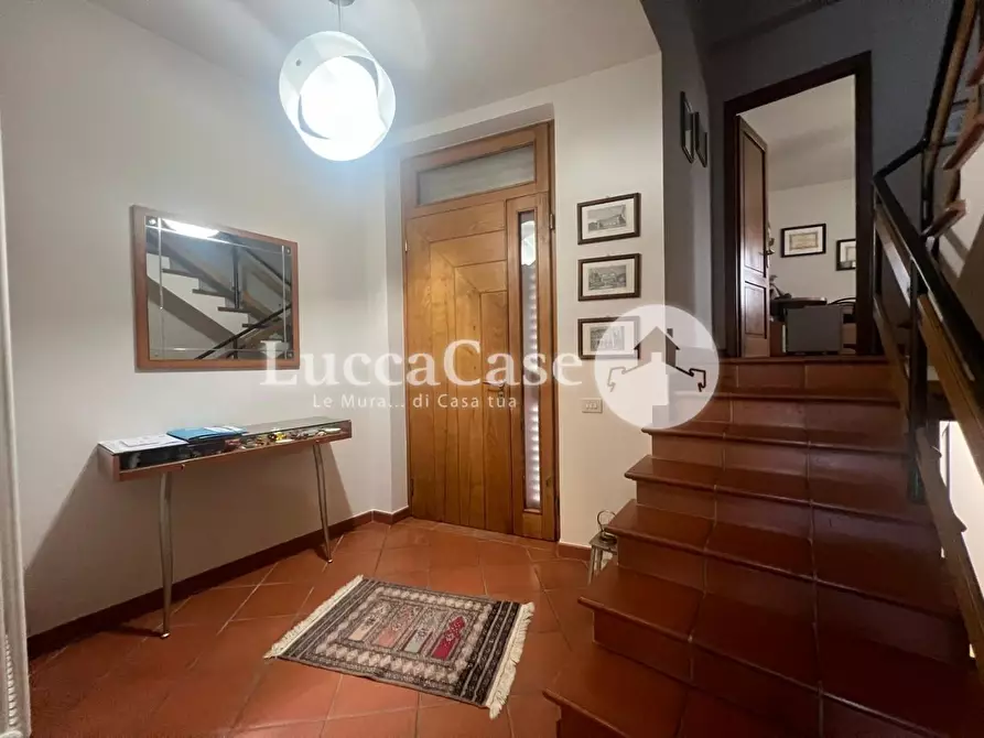 Immagine 1 di Casa bifamiliare in vendita  a Lucca