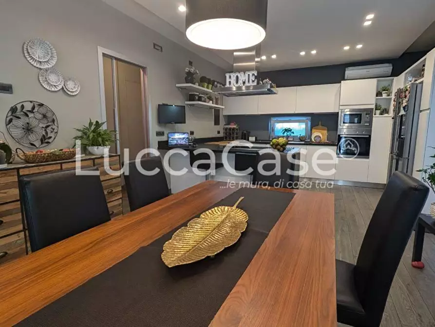 Immagine 4 di Villa in vendita  a Barga