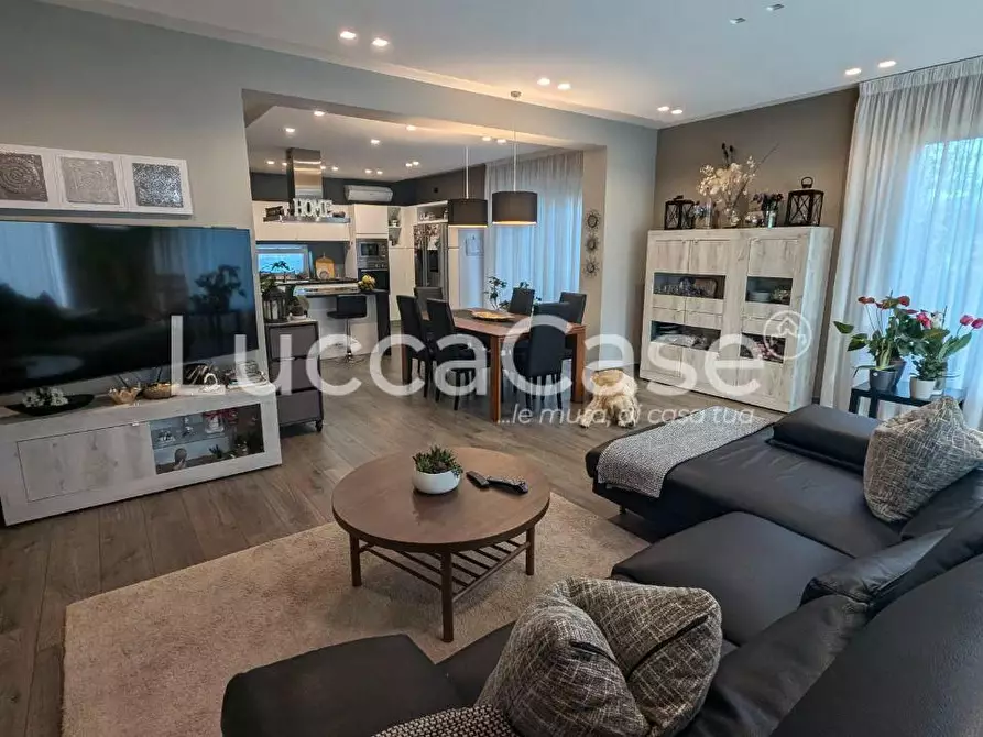 Immagine 1 di Villa in vendita  a Barga