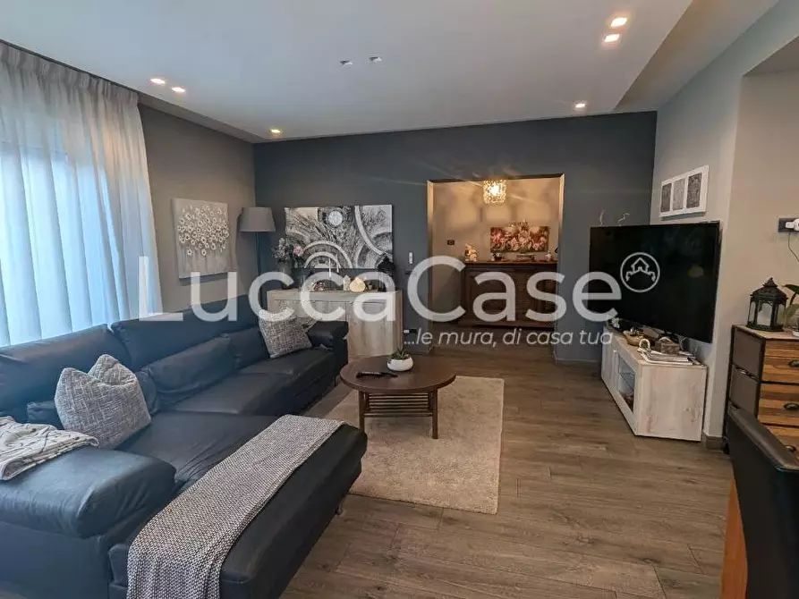 Immagine 3 di Villa in vendita  a Barga