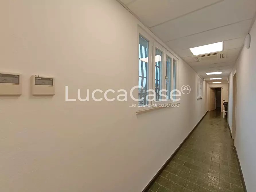 Immagine 13 di Ufficio in affitto  a Lucca
