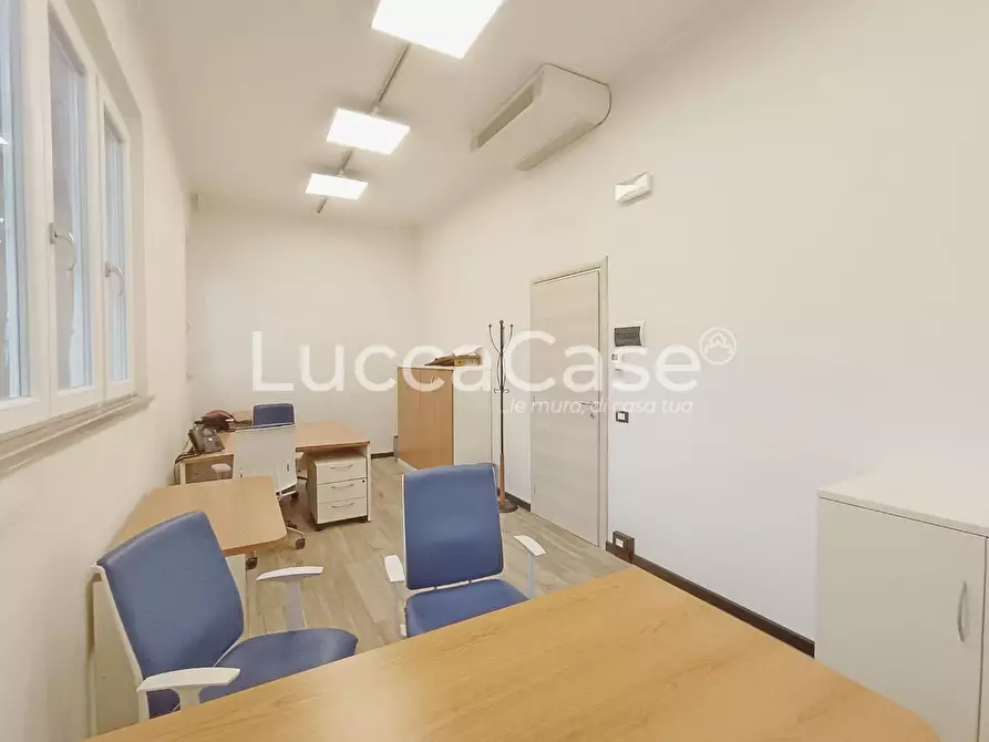 Immagine 2 di Ufficio in affitto  a Lucca