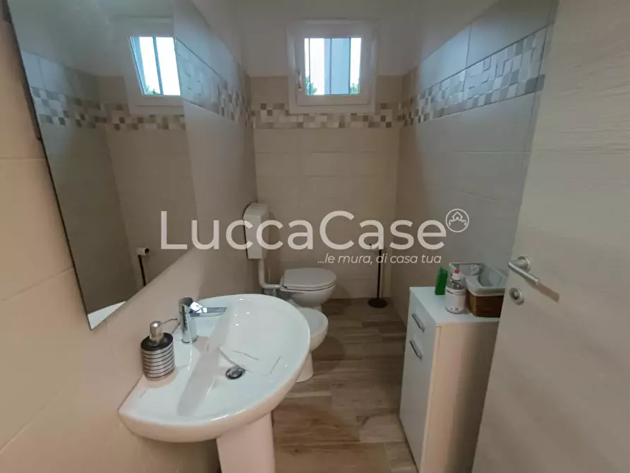 Immagine 19 di Ufficio in affitto  a Lucca