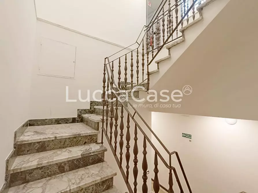Immagine 14 di Ufficio in affitto  a Lucca