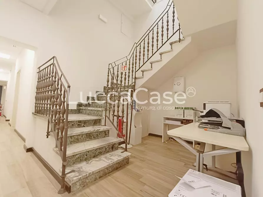 Immagine 18 di Ufficio in affitto  a Lucca