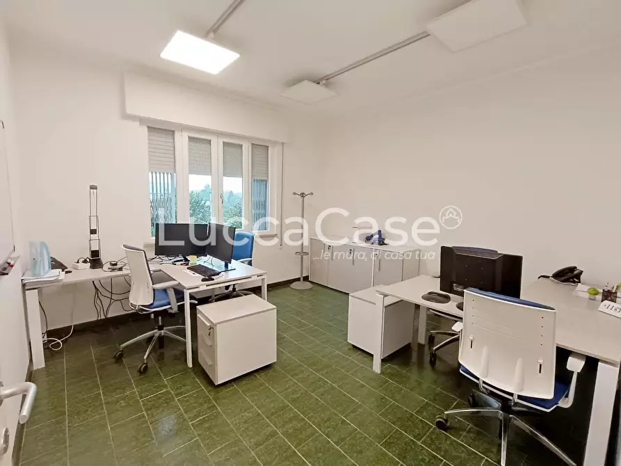 Immagine 6 di Ufficio in affitto  a Lucca