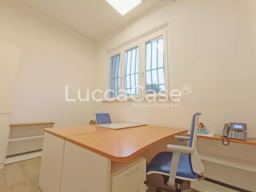 Immagine 8 di Ufficio in affitto  a Lucca