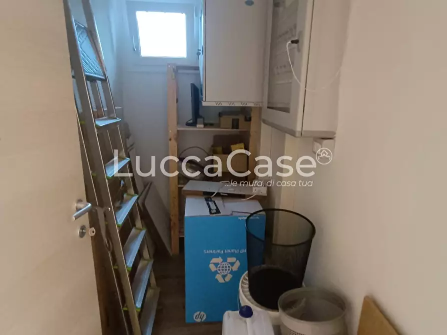 Immagine 20 di Ufficio in affitto  a Lucca