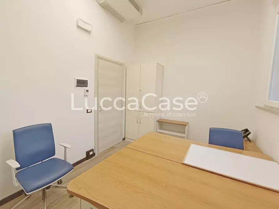 Immagine 10 di Ufficio in affitto  a Lucca