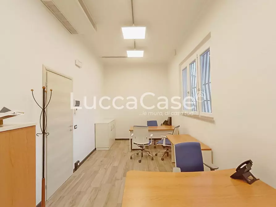 Immagine 4 di Ufficio in affitto  a Lucca