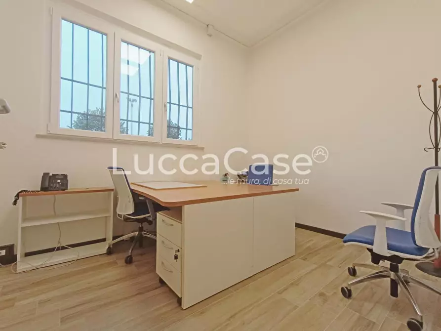 Immagine 7 di Ufficio in affitto  a Lucca