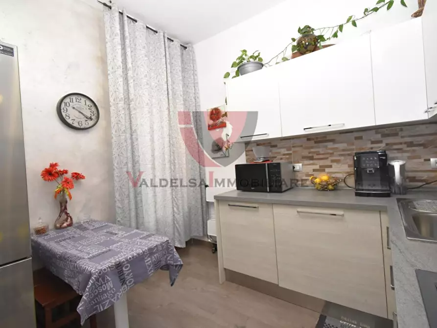 Immagine 11 di Appartamento in vendita  a Siena