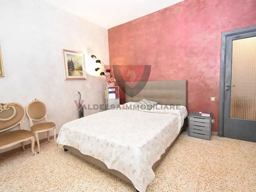 Immagine 23 di Appartamento in vendita  a Siena