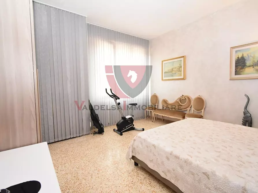 Immagine 18 di Appartamento in vendita  a Siena