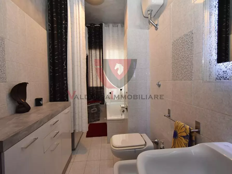 Immagine 33 di Appartamento in vendita  a Siena