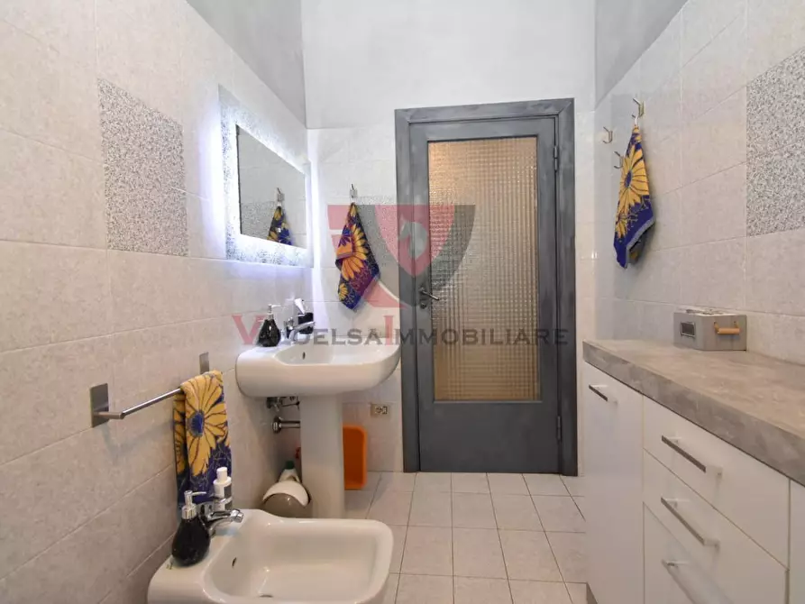 Immagine 36 di Appartamento in vendita  a Siena